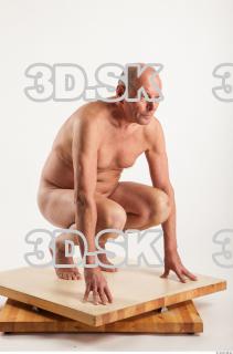 Kneeling pose of nude Ed 0008